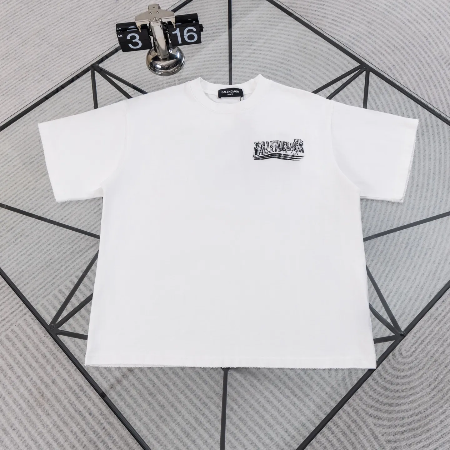 Balenciaga T Quality 320 ， Retro 。 ， ， 。 ， ， ， 。 Size：S—XL ：Black White